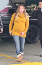 Хилари Дафф, фото 17214. Hilary Duff headed to a movie in Los Angeles, february 19, foto 17214