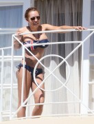Мелани Браун, Стефен Белафонте (Melanie Brown, Stephen Belafonte) в бикини на балконе в Лос-Анжелесе, 24 июня 2012г. (21xHQ) 7749f0200199638
