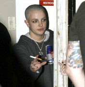 Бритни Спирс (Britney Spears) лысая Бритни / бреет голову на лысо (23xHQ) 1e2b86205489723