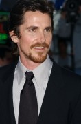 Кристиан Бэйл (Christian Bale) 2009-06-23 At Public Enemies Premiere in LA - 184xHQ Ddc469207604877